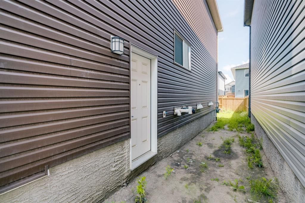 28 Savanna Link NE, Calgary — photo 3 of 44
