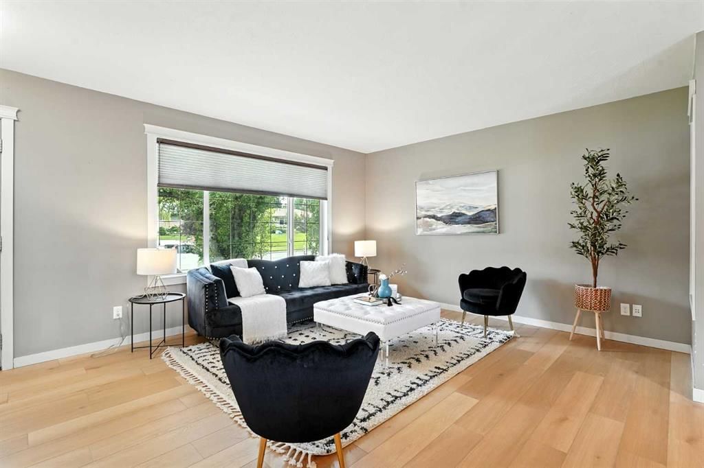 284 Acadia Drive SE, Calgary — photo 3 of 32