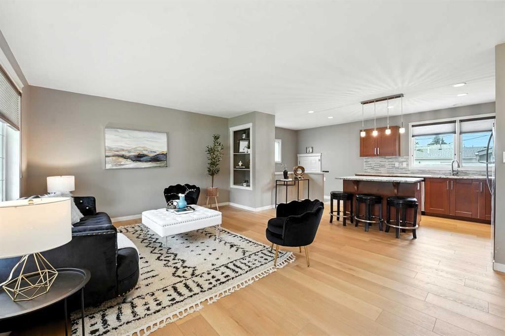 284 Acadia Drive SE, Calgary — photo 4 of 32