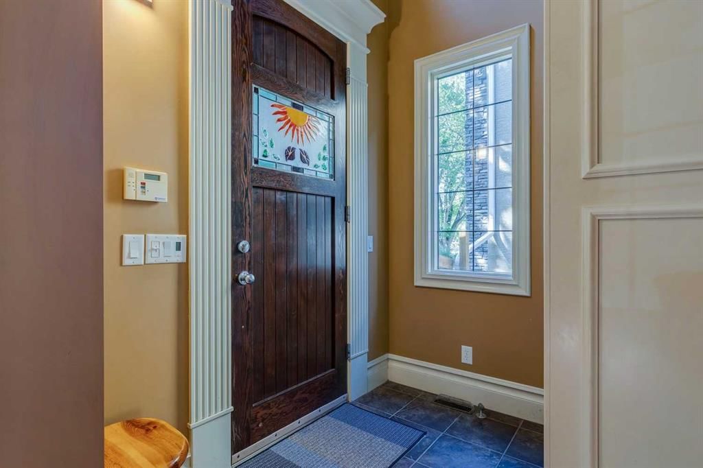 462 12 Street NW, Calgary — photo 2 of 45