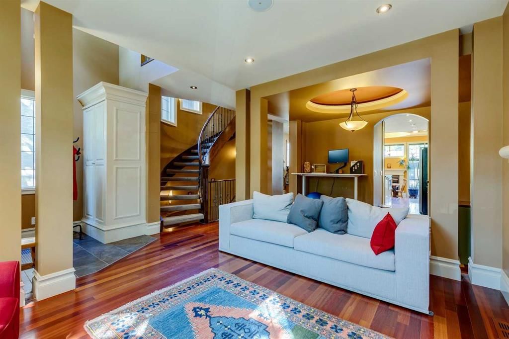 462 12 Street NW, Calgary — photo 5 of 45