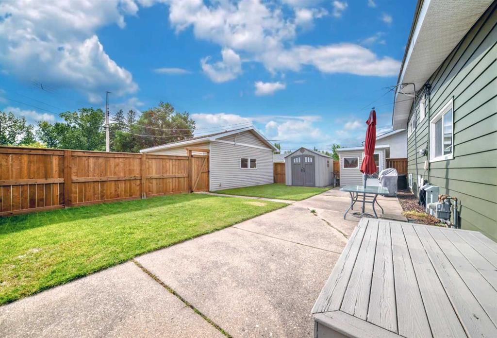 10235 Maple Grove Place SE, Calgary — photo 4 of 50