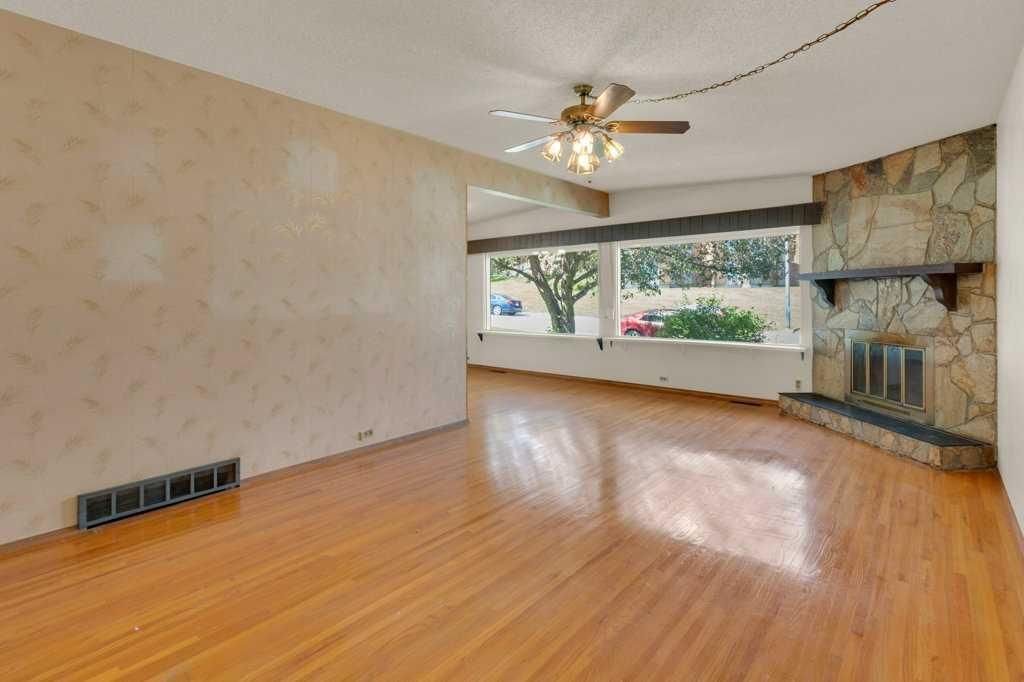 4916 Norquay Drive NW, Calgary — photo 5 of 32