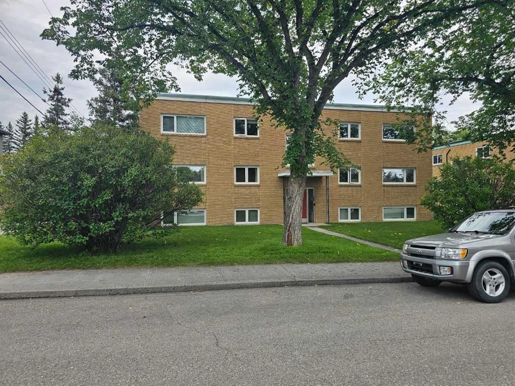 2312 22 Street NW, Calgary — main listing photo