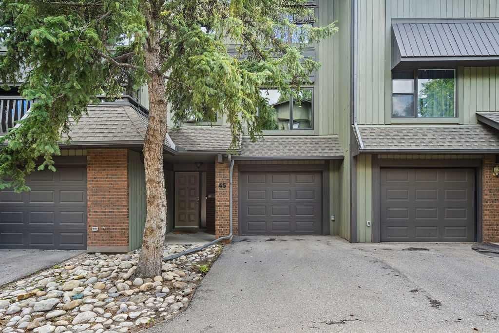 45, 10030 Oakmoor Way SW, Calgary — photo 2 of 50