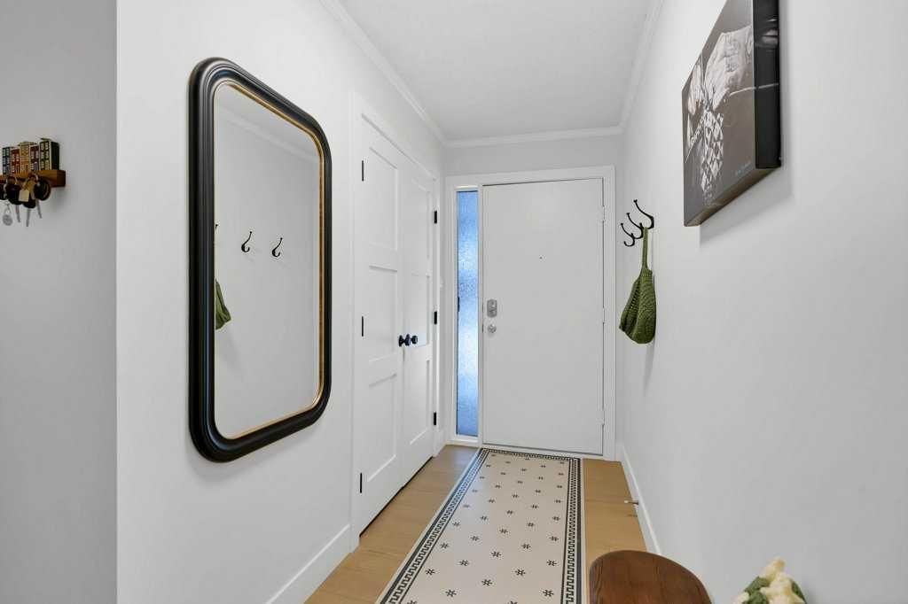 45, 10030 Oakmoor Way SW, Calgary — photo 4 of 50