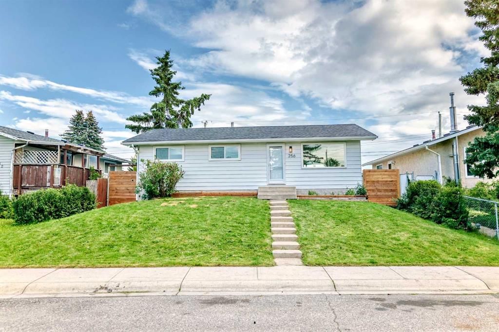 256 Penbrooke Close SE, Calgary — photo 2 of 50