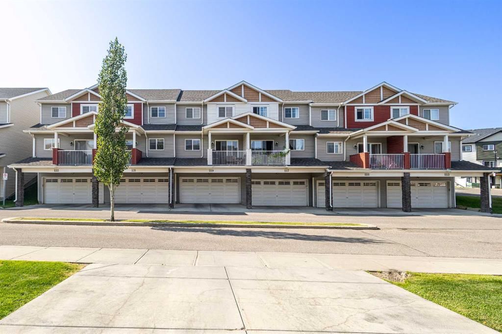 231 Pantego Lane NW, Calgary — photo 2 of 41