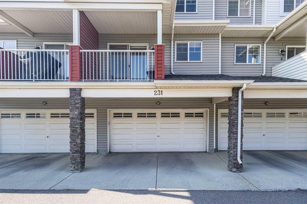 231 Pantego Lane NW, Calgary — photo 3 of 41