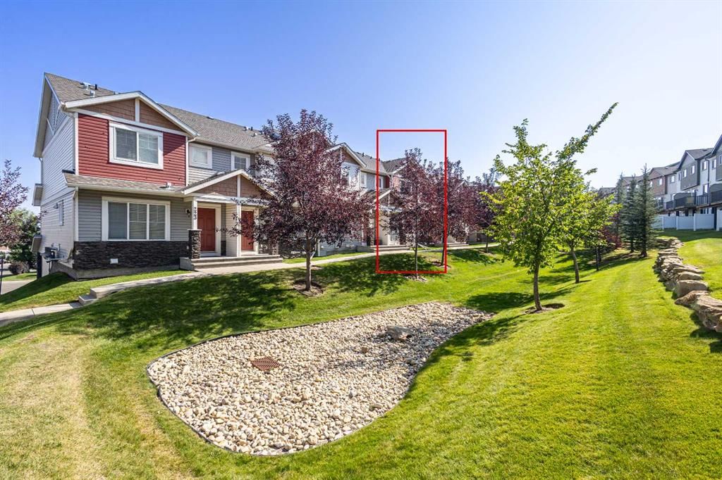 231 Pantego Lane NW, Calgary — photo 4 of 41