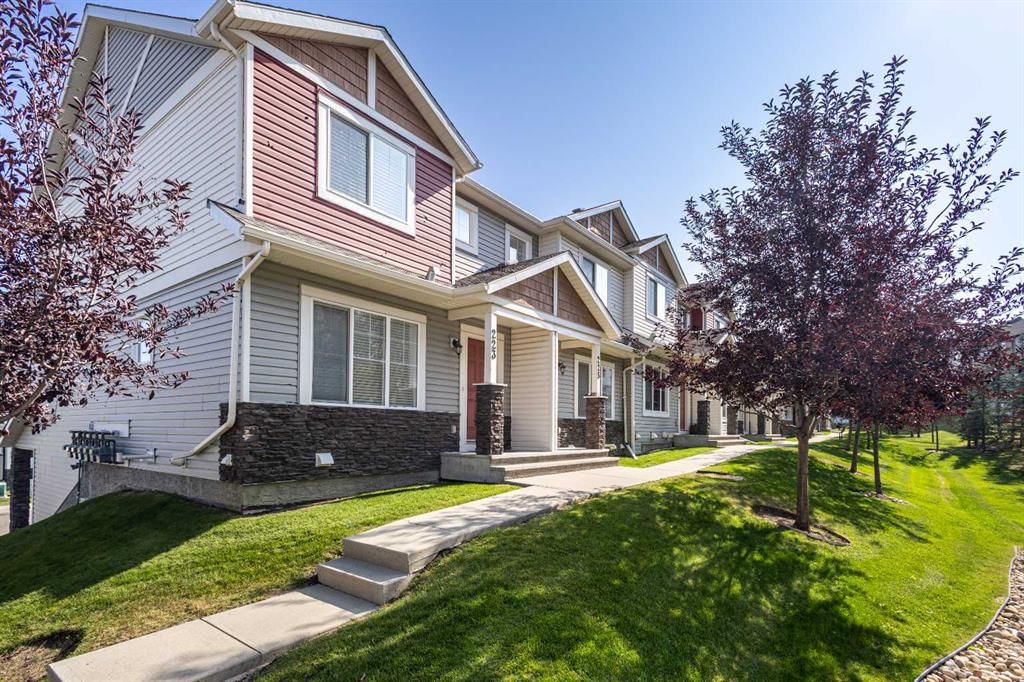 231 Pantego Lane NW, Calgary — photo 5 of 41