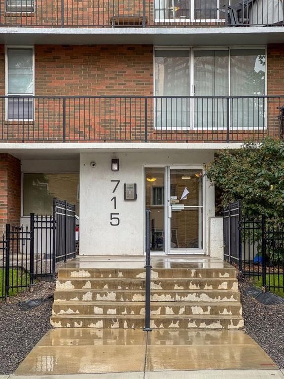 301, 715 15 Avenue SW, Calgary — photo 5 of 24