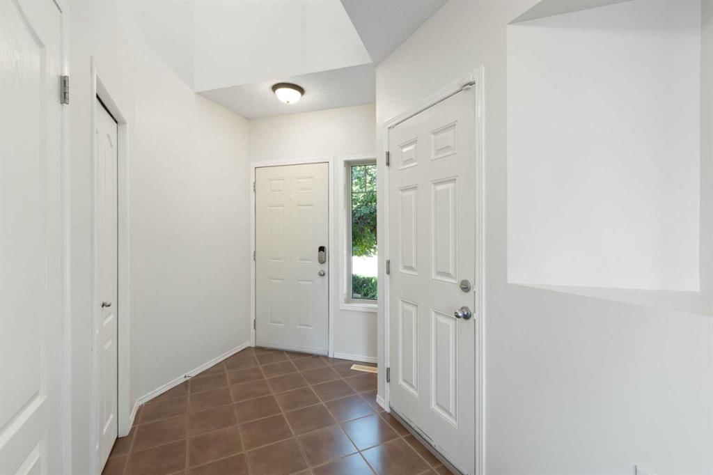 21 Covebrook Close NE, Calgary — photo 3 of 48