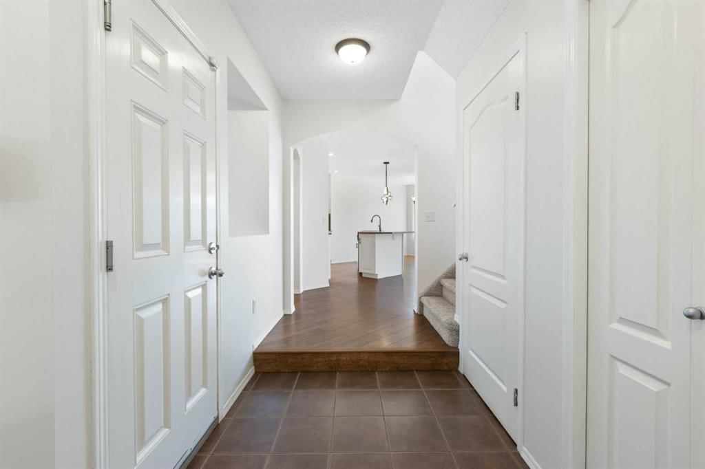 21 Covebrook Close NE, Calgary — photo 4 of 48