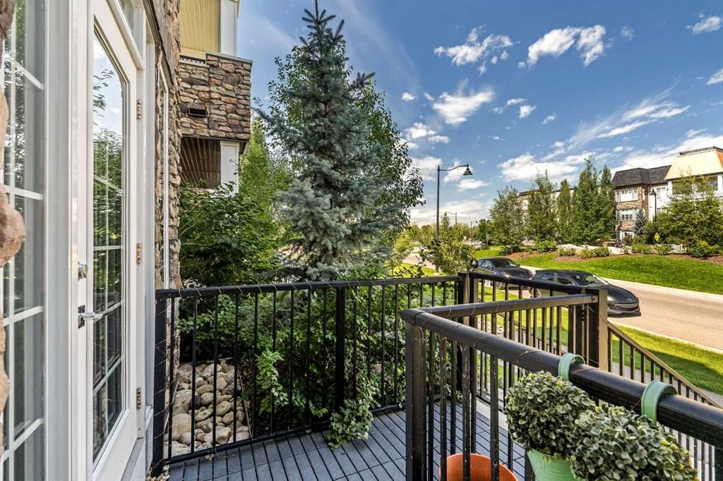 108, 38 Quarry Gate SE, Calgary — photo 4 of 42