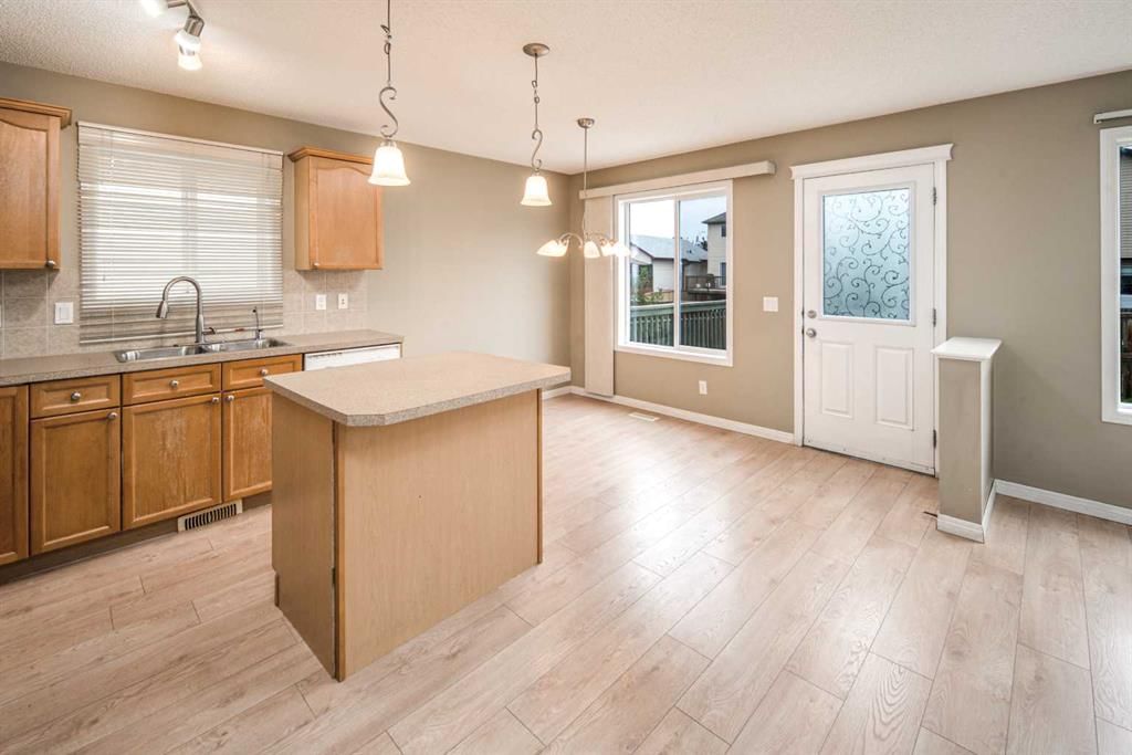 143 Covepark Green NE, Calgary — photo 5 of 27