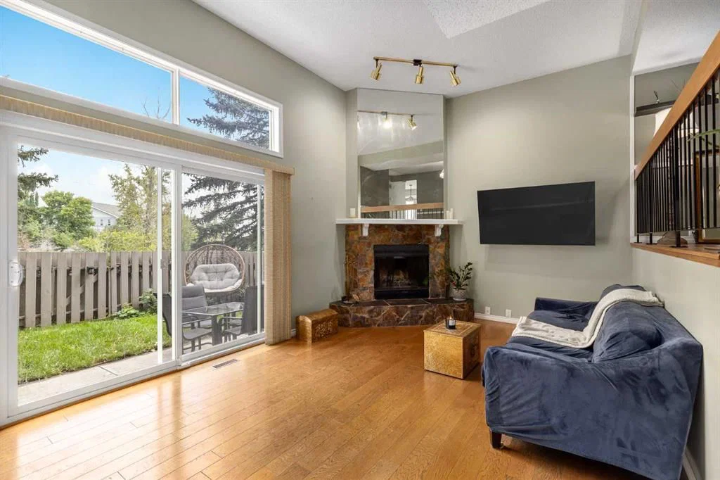 160 Glamis Terrace SW, Calgary — photo 3 of 29