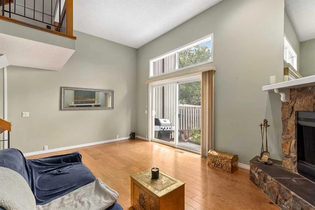 160 Glamis Terrace SW, Calgary — photo 5 of 29