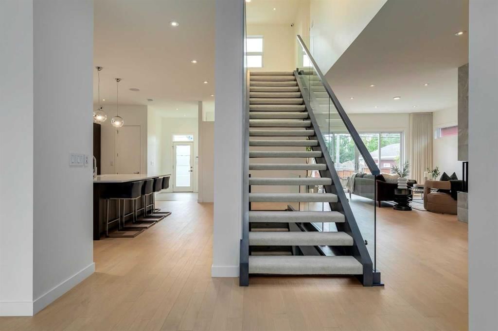2025 51 Avenue SW, Calgary — photo 4 of 50