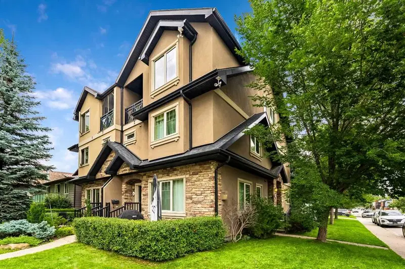 2, 442 12 Avenue NE, Calgary — main listing photo