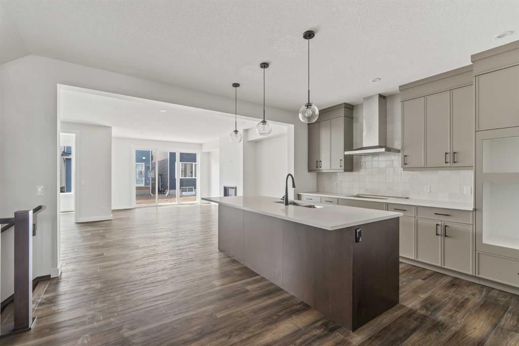 67 Silver Spruce Bay SW, Calgary — photo 2 of 34