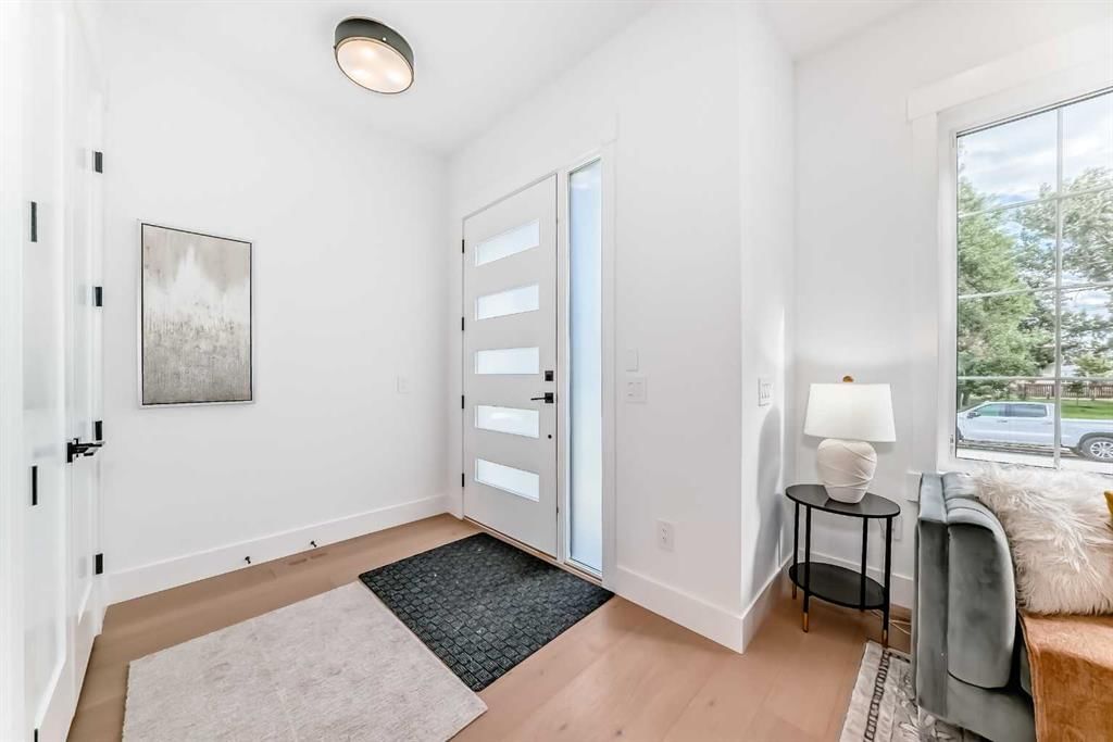 2426 53 Avenue SW, Calgary — photo 3 of 49
