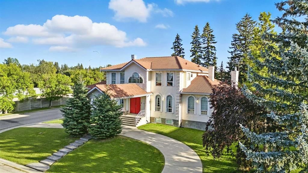 105 Patton Court SW, Calgary — photo 4 of 26