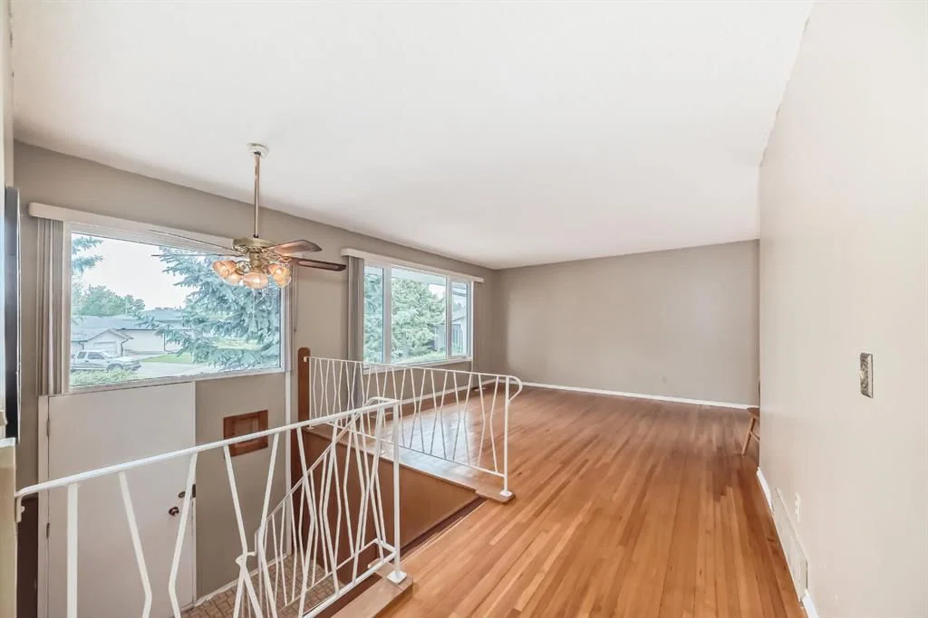 5036 Marshall Road NE, Calgary — photo 4 of 48