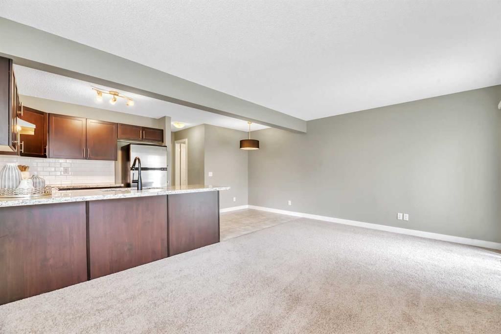 236 Pantego Lane NW, Calgary — photo 4 of 39
