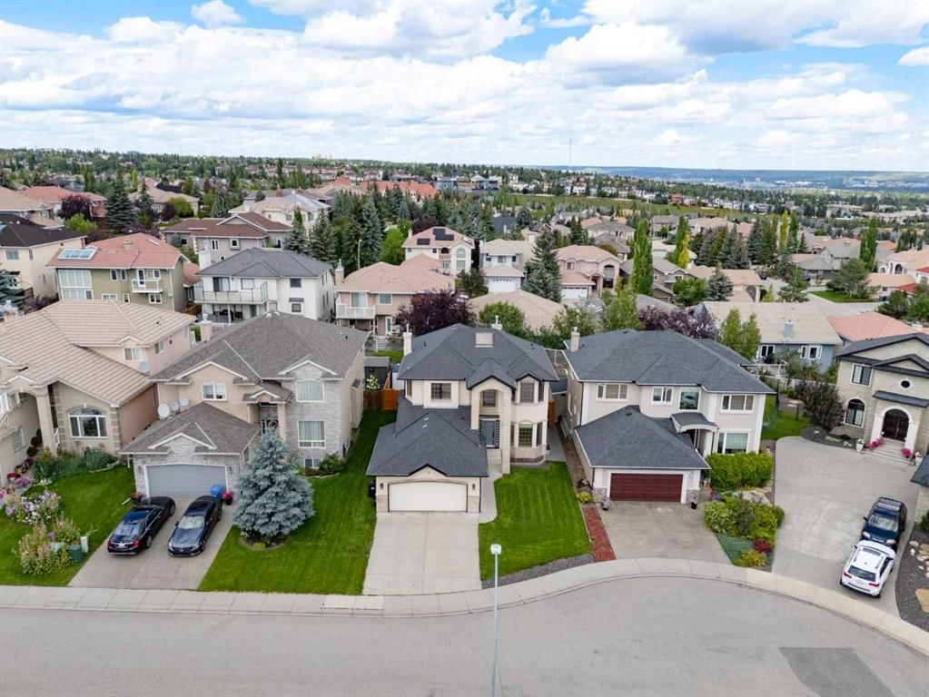 74 Simcrest Manor SW, Calgary — photo 2 of 50