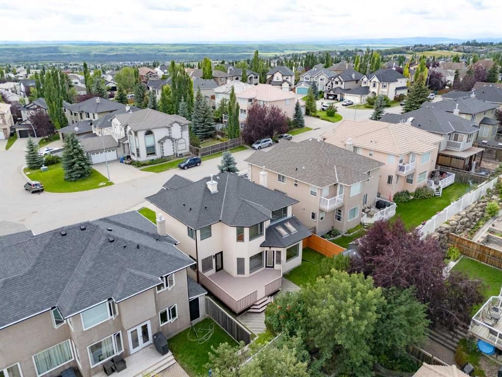 74 Simcrest Manor SW, Calgary — photo 4 of 50