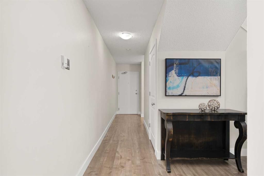 8, 301 Village Mews SW, Calgary — photo 4 of 45