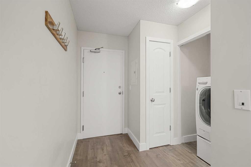 8, 301 Village Mews SW, Calgary — photo 5 of 45