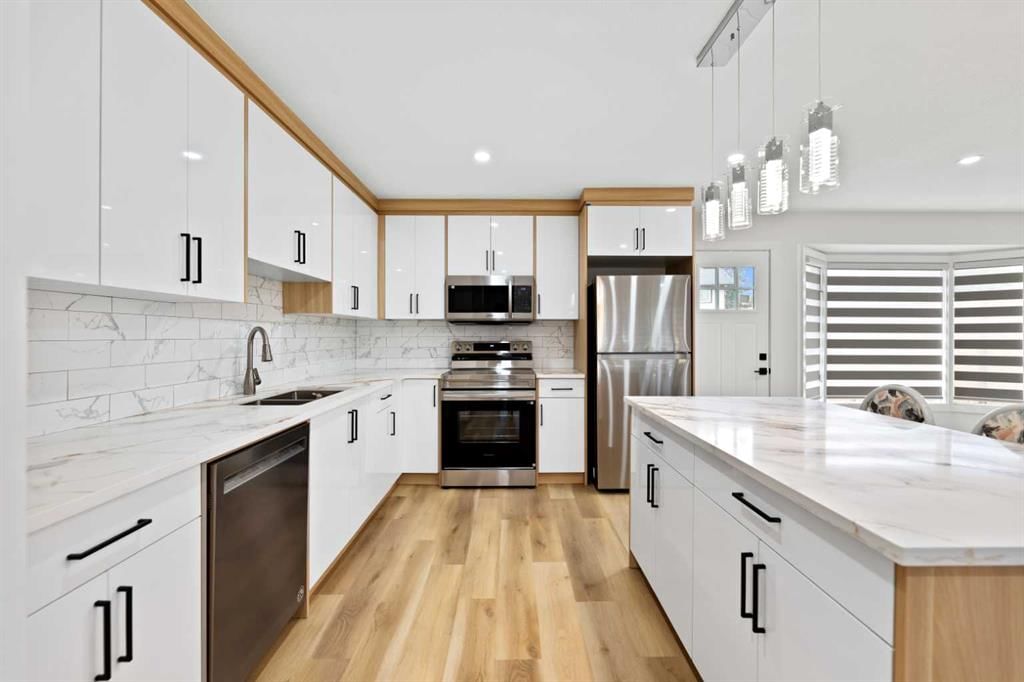 4707 60 Street NE, Calgary — photo 3 of 35