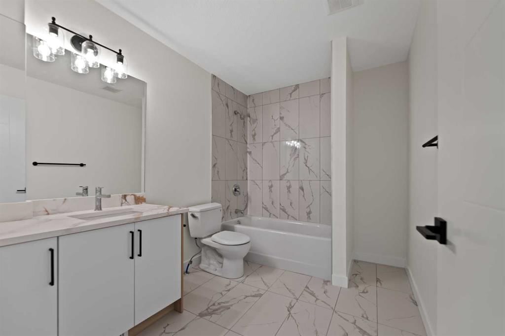 4707 60 Street NE, Calgary — photo 5 of 35