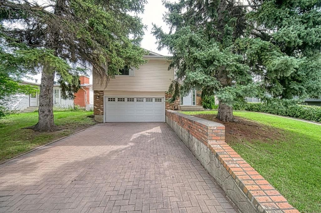 11147 Southdale Road SW, Calgary — photo 5 of 48