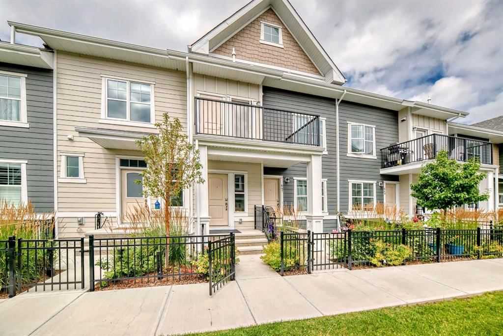 645 Cranbrook Walk SE, Calgary — main listing photo
