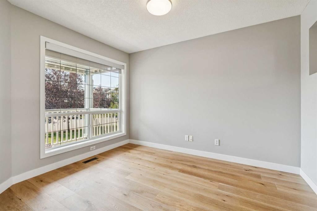 7728 Springbank Way SW, Calgary — photo 5 of 42