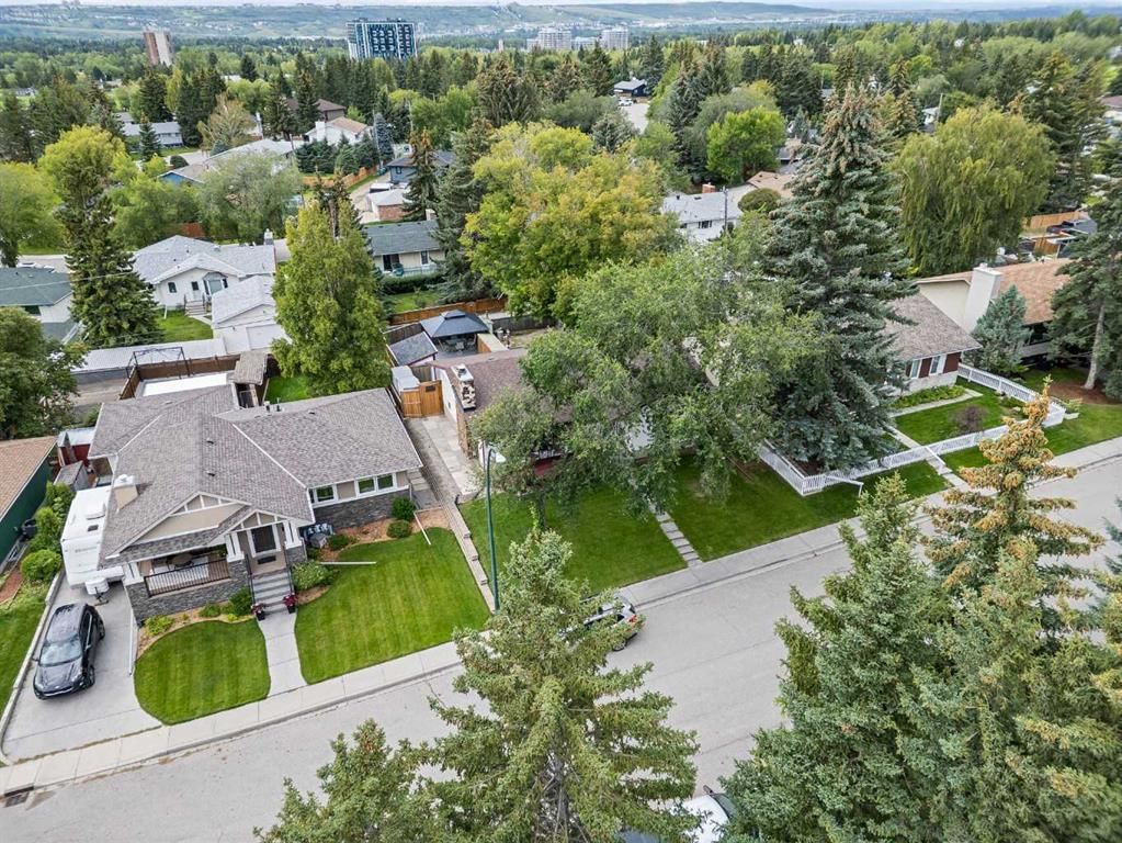 6407 Dalton Drive NW, Calgary — main listing photo