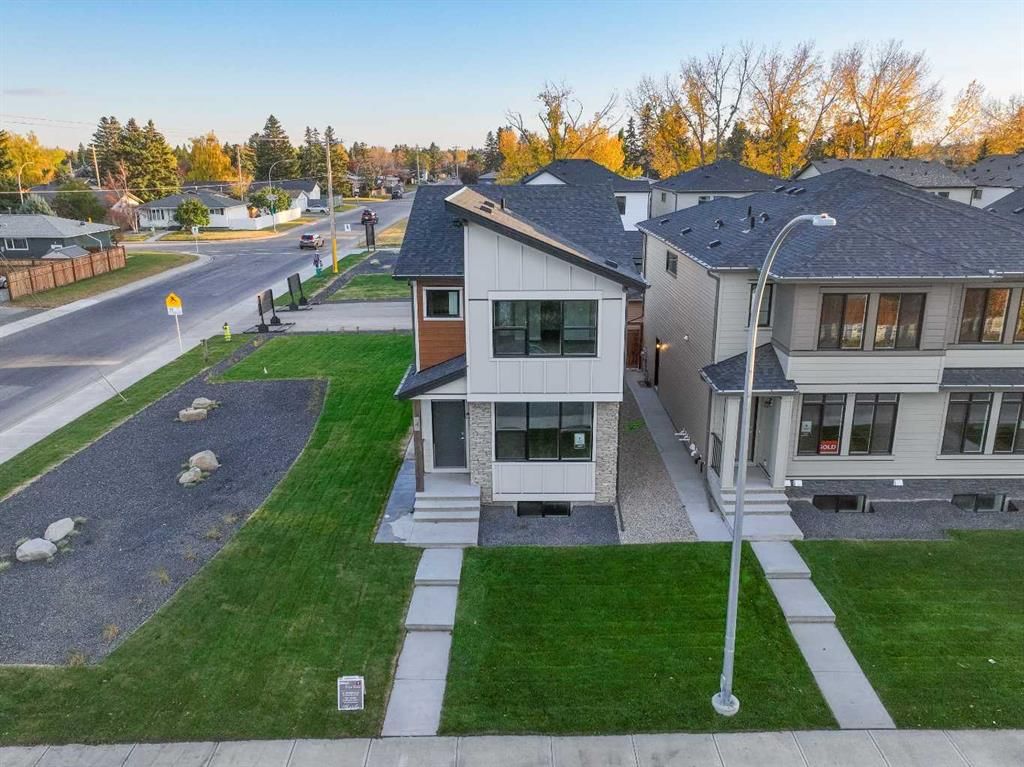 4 Alderwood Close SE, Calgary — main listing photo
