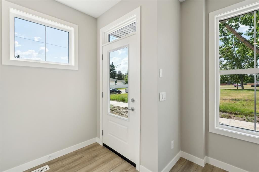 4 Alderwood Close SE, Calgary — photo 4 of 49