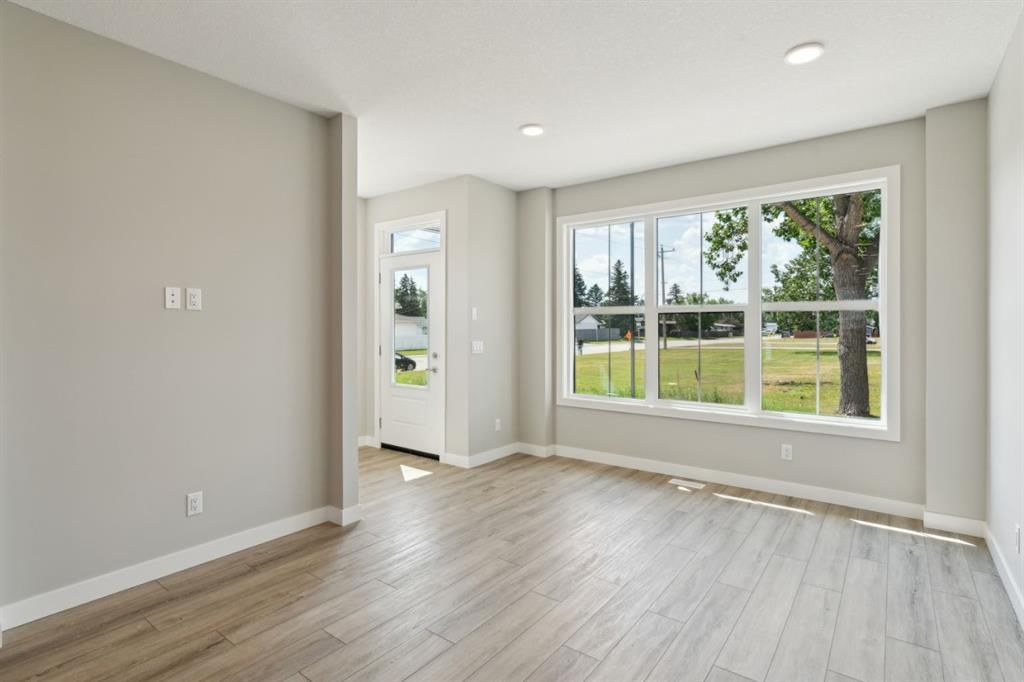 4 Alderwood Close SE, Calgary — photo 5 of 49