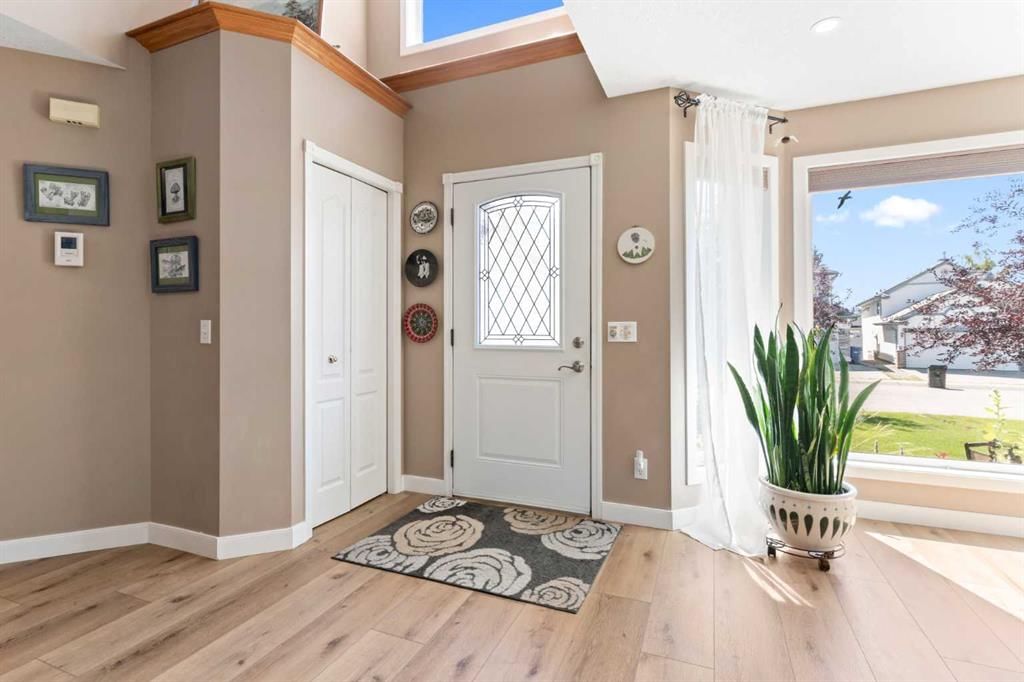 40 Rocky Ridge Landing NW, Calgary — photo 5 of 45