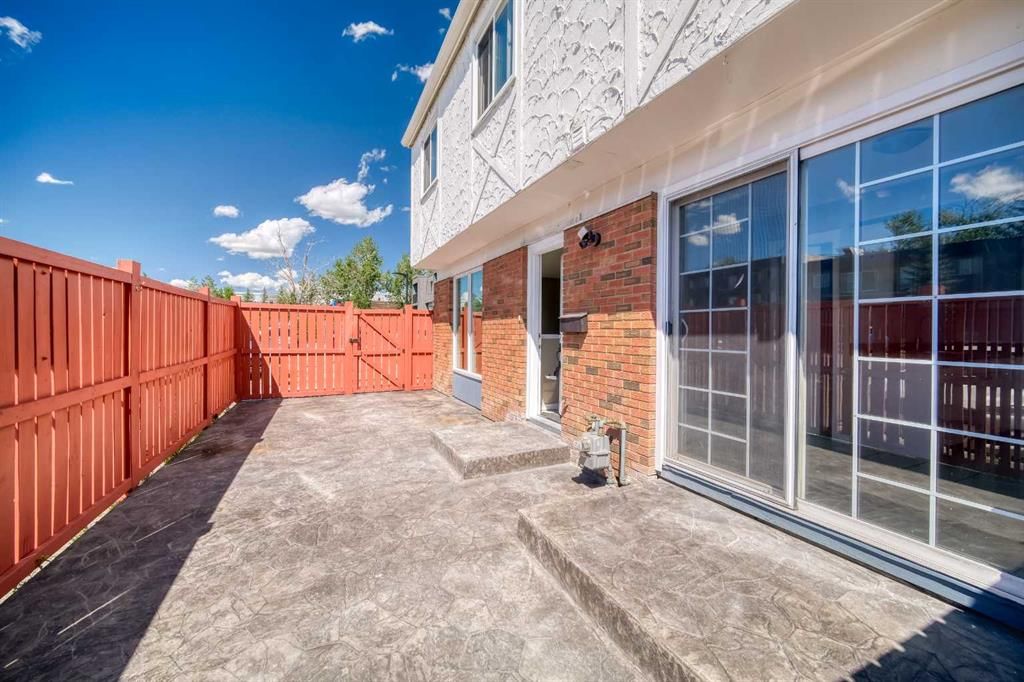 6, 6829 Centre Street NW, Calgary — photo 3 of 42