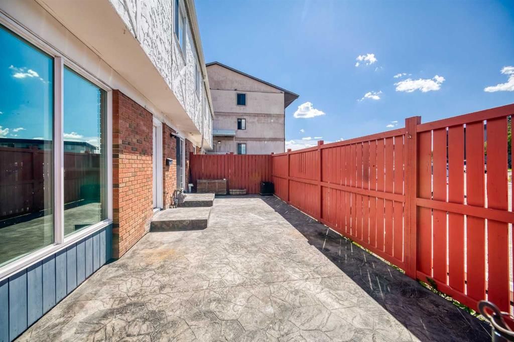 6, 6829 Centre Street NW, Calgary — photo 4 of 42