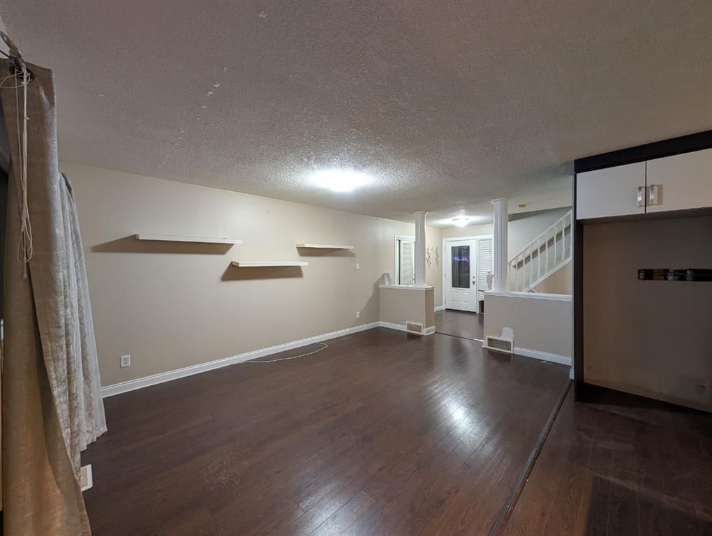 47 SADDLEBACK Way NE, Calgary — photo 5 of 27