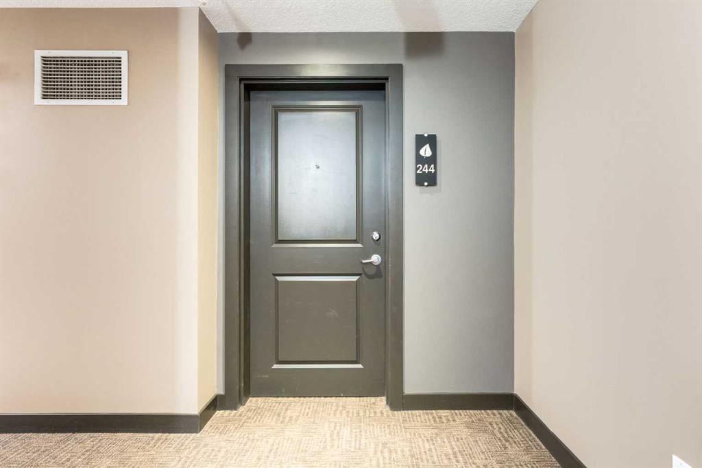 244, 35 Aspenmont Heights SW, Calgary — photo 4 of 49