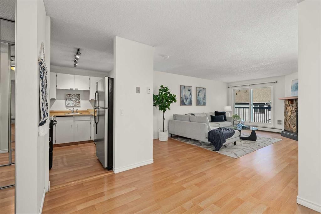 2465, 70 Glamis Drive SW, Calgary — photo 4 of 24