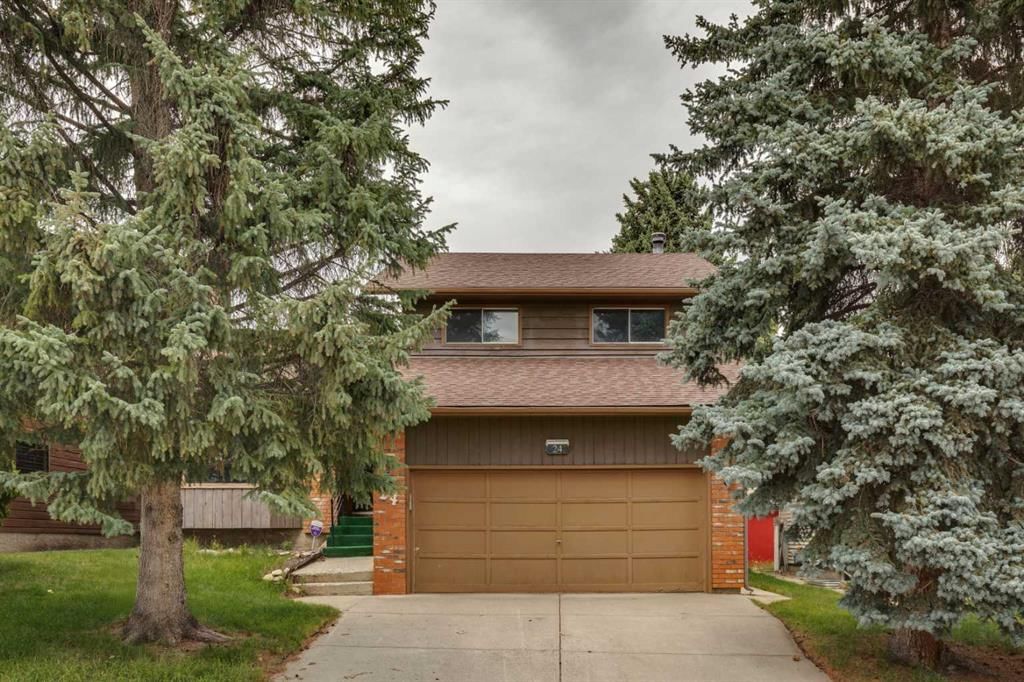 24 Strathcona Close SW, Calgary — photo 2 of 36