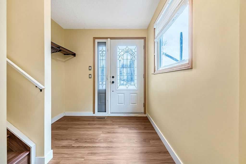 6416 28 Avenue NE, Calgary — photo 3 of 28